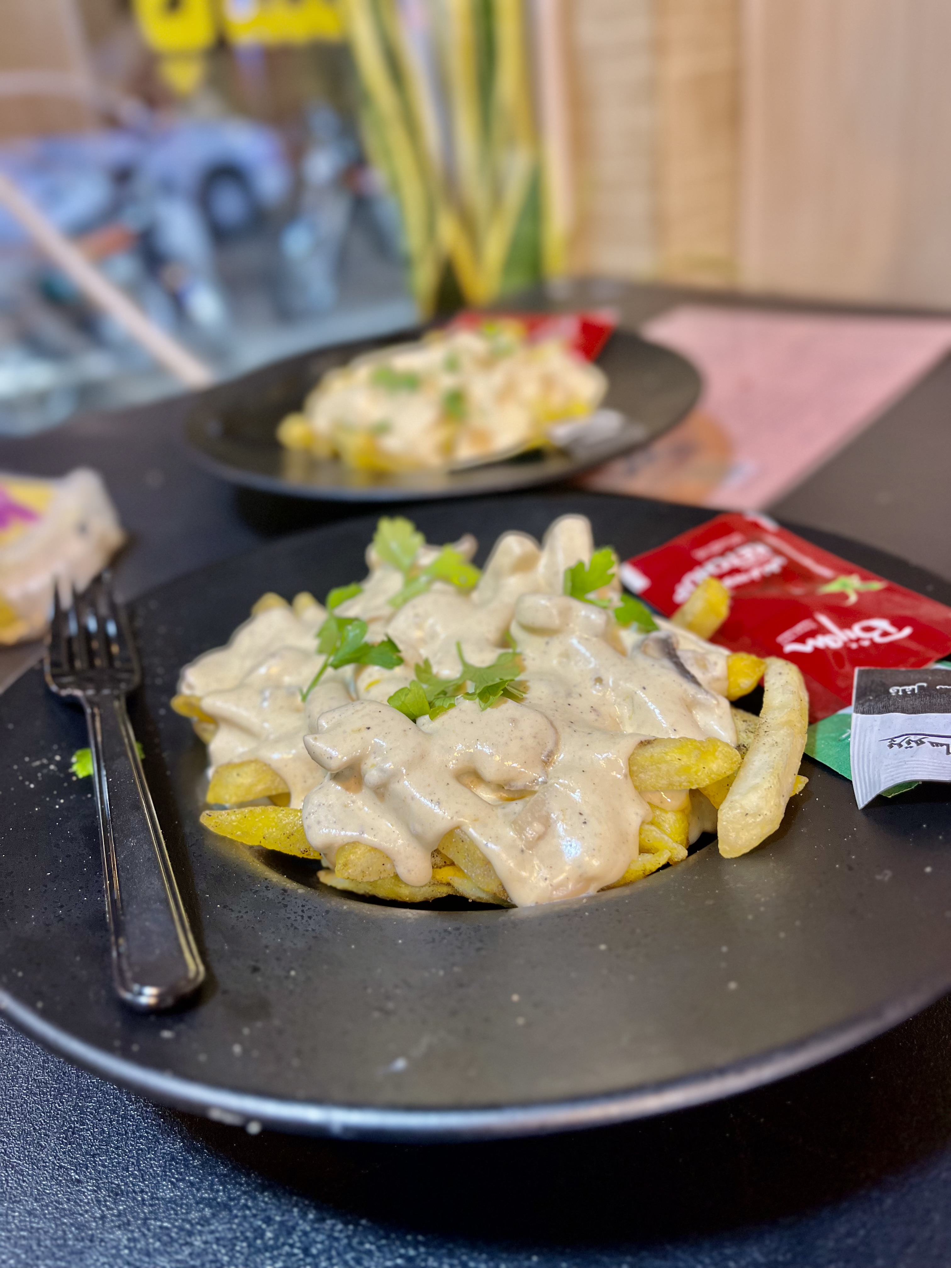 سیب زمینی سرخ کرده با سس آلفردو